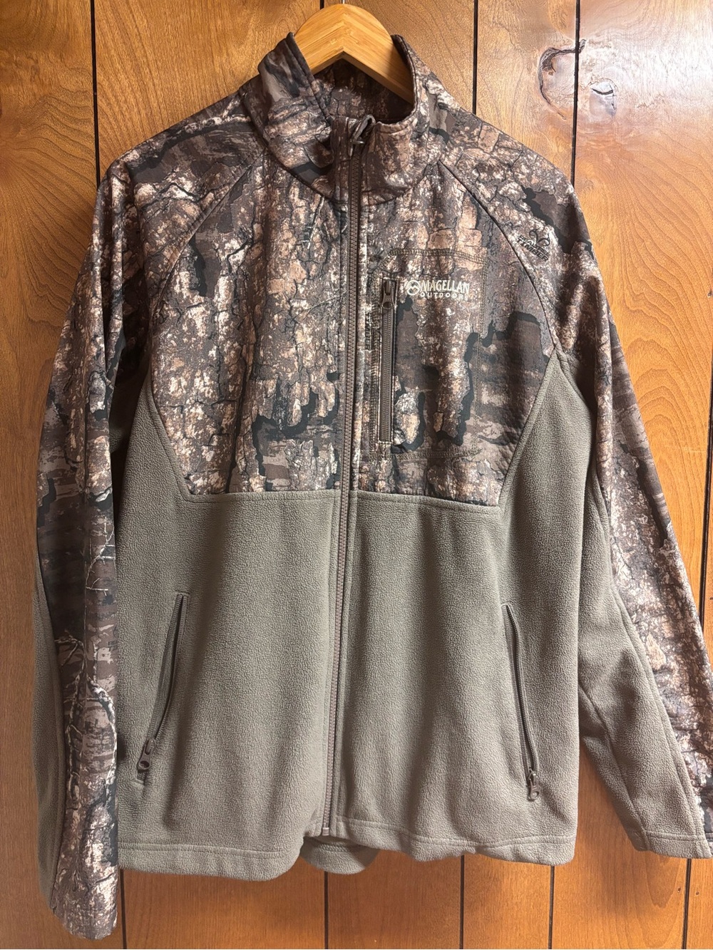 Magellan Outdoors Men's Mossy Oak Camo Fleece Jacket